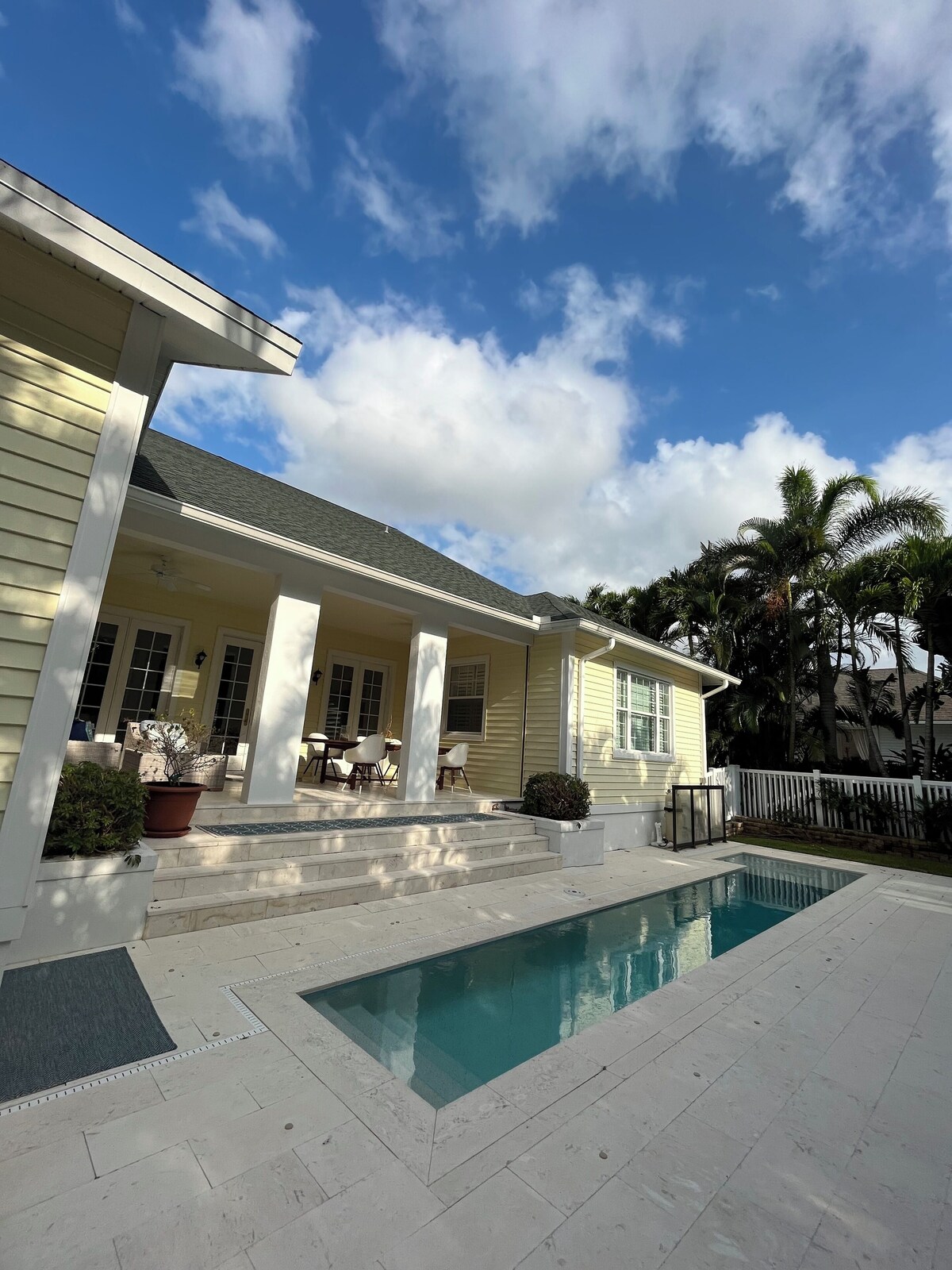 Photo 9 of New on VRBO
House in the heart of Olde Naples. Walk to beach, 5 Ave and Cambier!