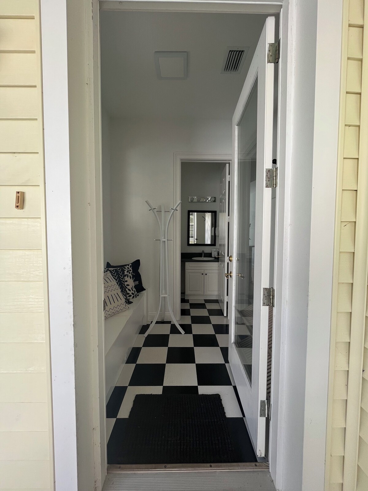 Photo 33 of New on VRBO
House in the heart of Olde Naples. Walk to beach, 5 Ave and Cambier!
