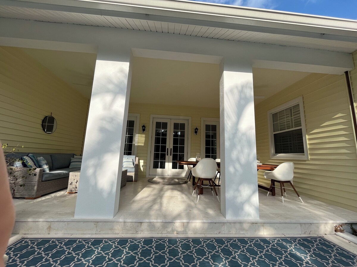 Photo 10 of New on VRBO
House in the heart of Olde Naples. Walk to beach, 5 Ave and Cambier!