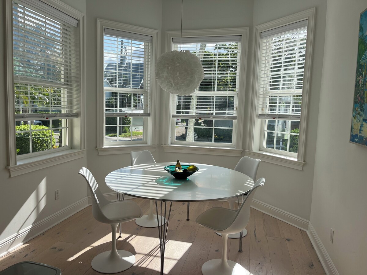 Photo 26 of New on VRBO
House in the heart of Olde Naples. Walk to beach, 5 Ave and Cambier!