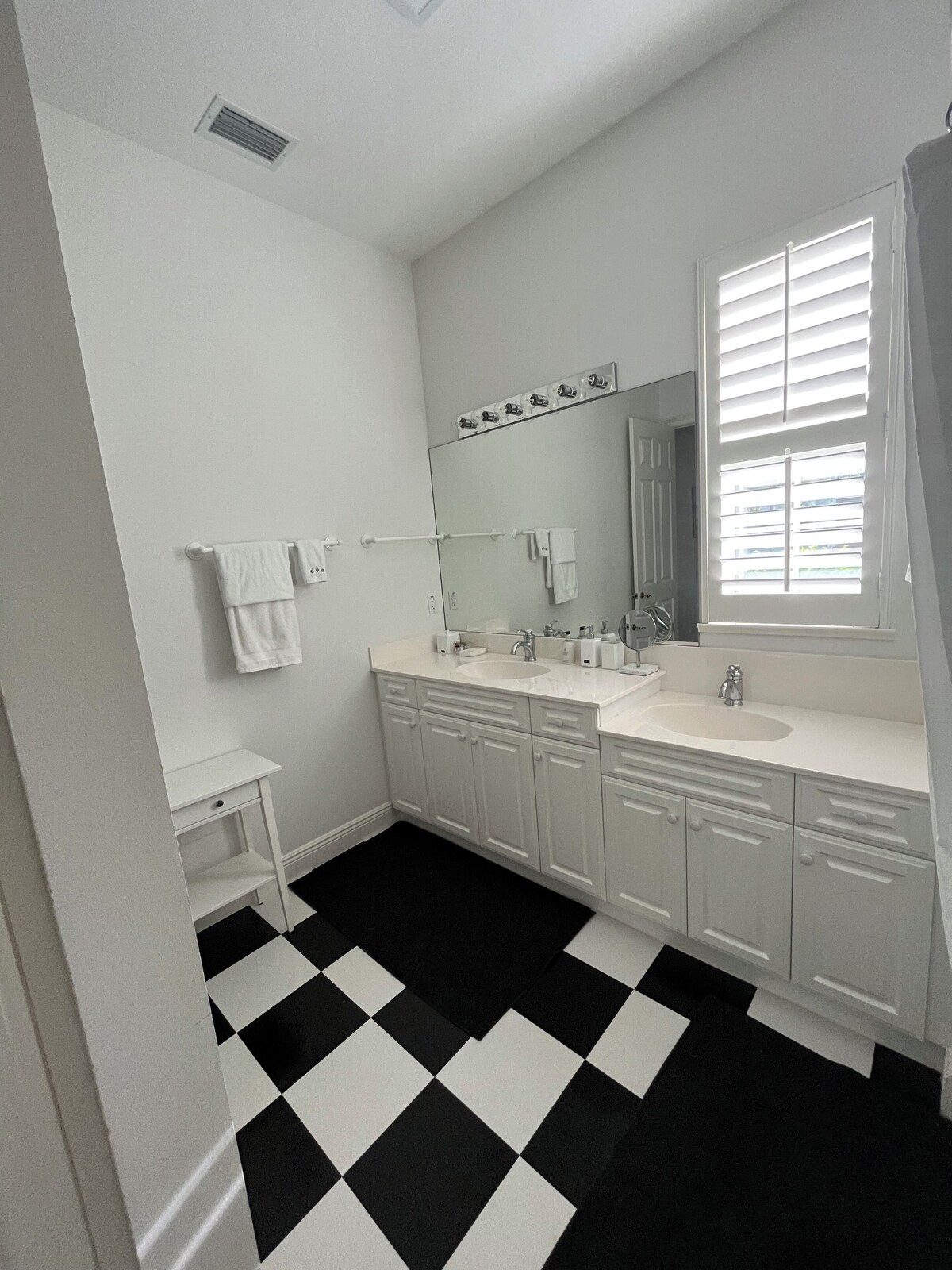 Photo 23 of New on VRBO
House in the heart of Olde Naples. Walk to beach, 5 Ave and Cambier!