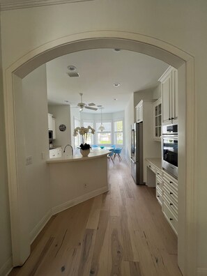 Interior - New on VRBO
House in the heart of Olde Naples. Walk to beach, 5 Ave and Cambier! (Naples)