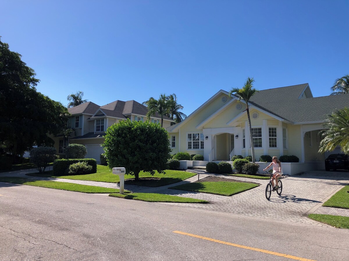Photo 3 of New on VRBO
House in the heart of Olde Naples. Walk to beach, 5 Ave and Cambier!