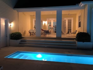 Outdoor pool, a heated pool - New on VRBO
House in the heart of Olde Naples. Walk to beach, 5 Ave and Cambier! (Naples)
