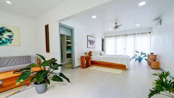 3 bedrooms, in-room safe, desk, iron/ironing board
