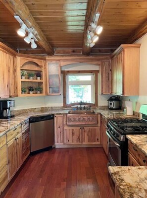 Private kitchen - Wind River Hideaway (Dubois)