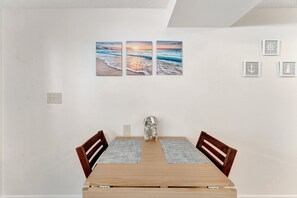 Comfort Villa | Makan dalam bilik