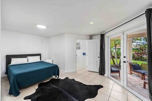 7 bedrooms, desk, iron/ironing board, travel cot