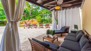 Unclassified image, 5 of 59, button - Villa in Miami, Movie theater, Pool, & Jacuzzi ! (Miami)