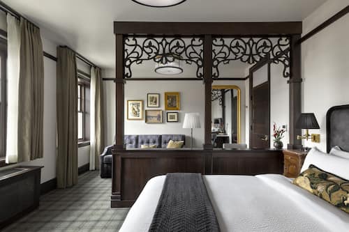 Deluxe Suite