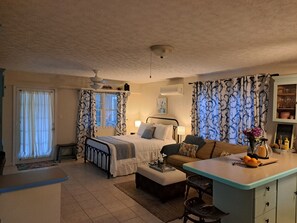 1 bedroom, in-room safe, iron/ironing board, free WiFi - Hidden Haven - Cozy Studio - with pool. (Venetian Road Settlement,)