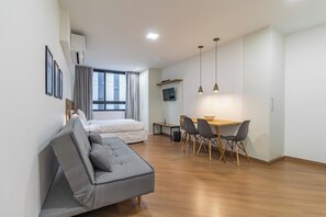 Standard Studio (475781 ) | Living area | 32-inch Smart TV with digital channels - 360 Rio Santos Dumont (Rio de Janeiro)