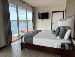 Executive Suite | Egyptian cotton sheets, premium bedding, in-room safe, blackout drapes - Ocean Sky Bocas (Bocas del Toro)