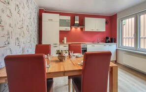Geladeira, cooktop, lava-louças, cafeteira/chaleira