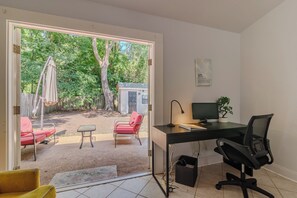 Interior - Gainesville BBQ Getaway!, Family Getaway. Pet Friendly w/BBQ Grill & Patio (Gainesville)