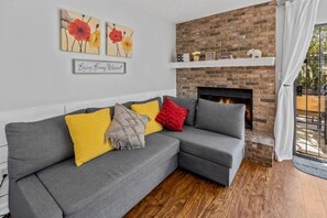 TV, fireplace - Family-Friendly Townhouse with Reading Nook + Bike (Gainesville)