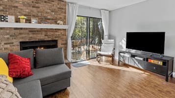 TV, fireplace