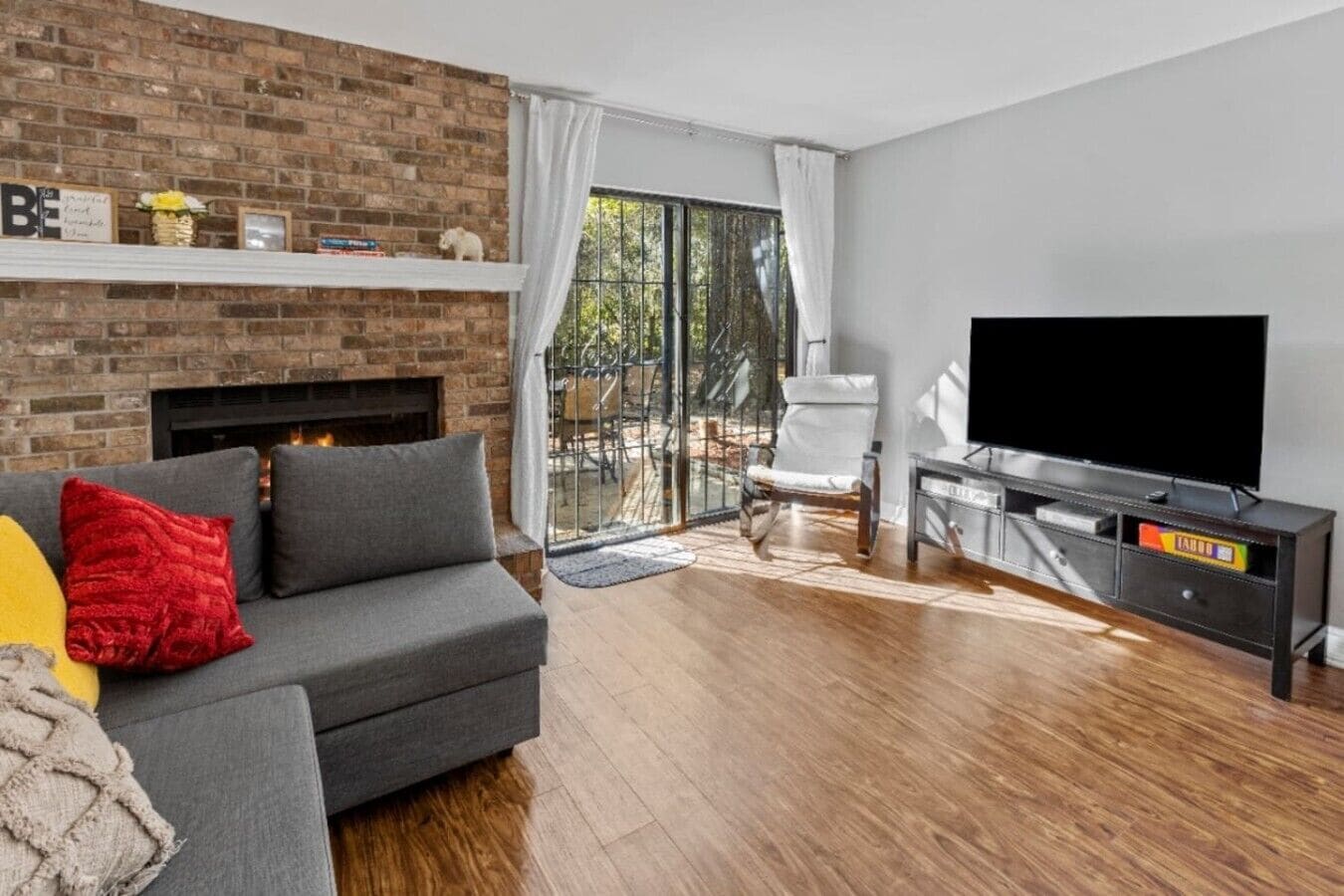 TV, fireplace