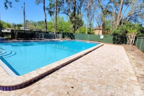 Pool - Family-Friendly Townhouse with Reading Nook + Bike (Gainesville)