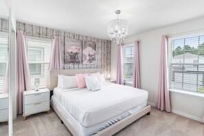 10 bedrooms, laptop workspace, iron/ironing board, bed sheets - 4457 Kaipo Road (Davenport)