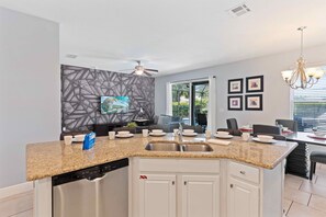 House (6 Bedrooms) | Property amenity - 5124 Oakbourne Avenue (Davenport)