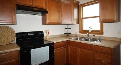 3 Level House for the whole family! Quiet 2 bedroom house sleeps 6!