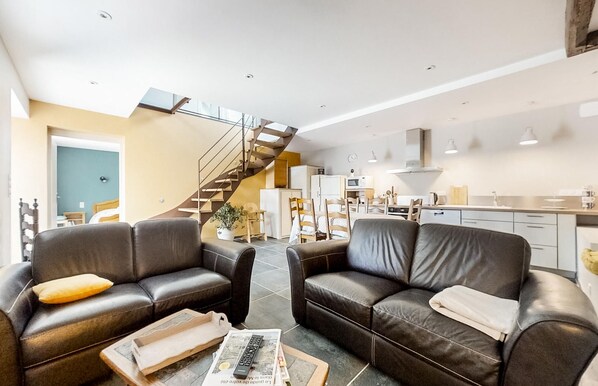 المنشأة من الداخل