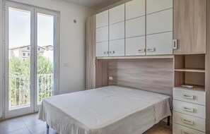 1 dormitorio, cuna de viaje, wifi gratis y ropa de cama