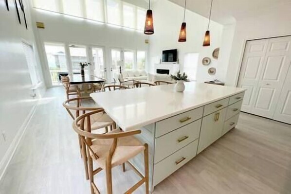 Dining - One Ocean Luxury Beach House (Surfside Beach)