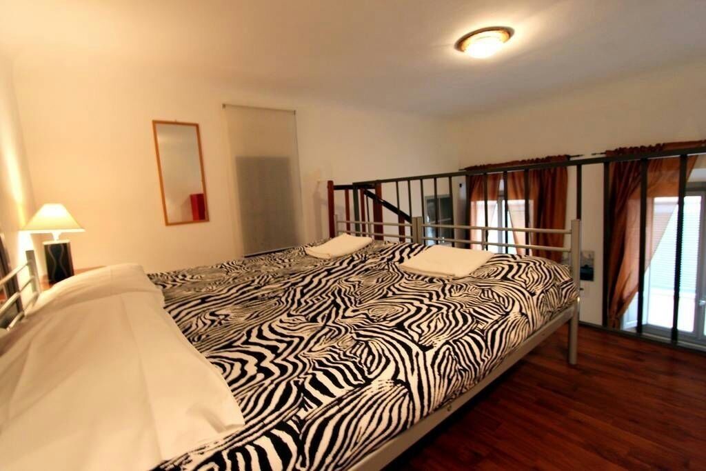 1 Schlafzimmer, Schreibtisch, Bügeleisen/Bügelbrett, Reisekinderbett