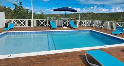 Hidden Haven - 2 bedrooms with ensuite baths & living /dining and full kitchen.