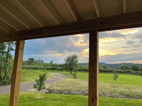 New 2024 Firefly Cottage in the heart of the FingerLakes. Amazing Vineyard views