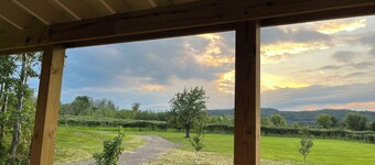New 2024 Firefly Cottage in the heart of the FingerLakes. Amazing Vineyard views