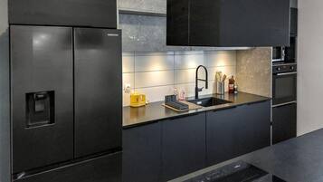 Réfrigérateur, four, lave-vaisselle