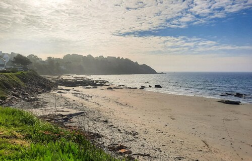 Gorgeous home in Morlaix with kitchen