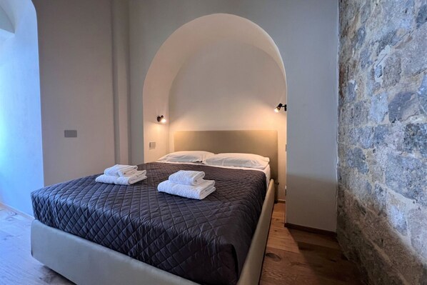WiFi, bed sheets