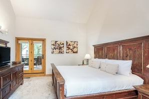 2 bedrooms, iron/ironing board, free WiFi, bed sheets - Alpine Find! Ski In/Out Value | Views, Deck, Hot Tub @ Cimarron Lodge (Telluride)