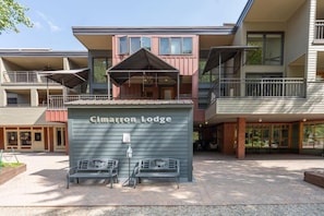 Exterior - Alpine Find! Ski In/Out Value | Views, Deck, Hot Tub @ Cimarron Lodge (Telluride)