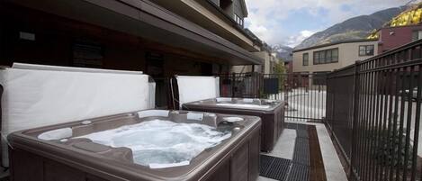 Bain à remous extérieur