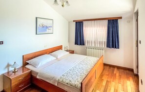 1 bedroom, free WiFi, bed sheets