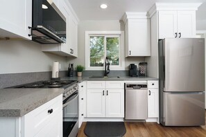 Refrigerador, microondas, parrilla de estufa y lavavajillas