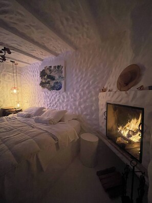 5 bedrooms, in-room safe, iron/ironing board, free WiFi