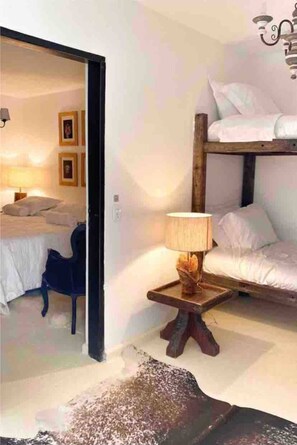 5 Schlafzimmer, Zimmersafe, Bügeleisen/Bügelbrett, kostenloses WLAN
