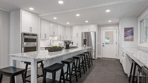 Fridge, microwave, oven, stovetop - Stone House- the perfect multi-family stay (Breezy Point)