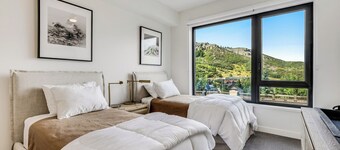 CRBC-NEW CONSTRUCTION-Snowmass Village! LUXE Ski in/Ski out! Pool/Slide, Hot Tub