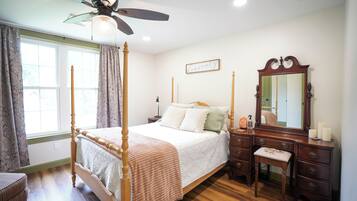 Deluxe Penthouse | Premium bedding, individually decorated, individually furnished