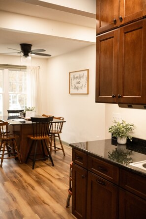 Exclusive House | Private kitchen | Full-sized fridge, microwave, oven, stovetop - The Village at Houser's Crossing (Tamaqua)