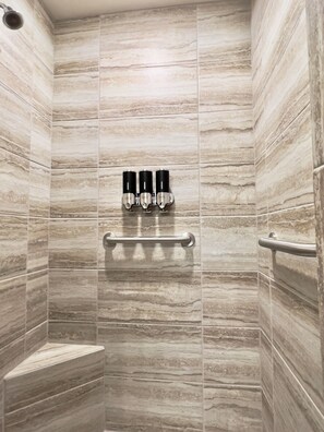 Dusche, Haartrockner, Bidet, Handtücher