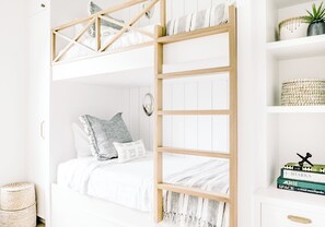 2 bedrooms, iron/ironing board, travel cot, free WiFi