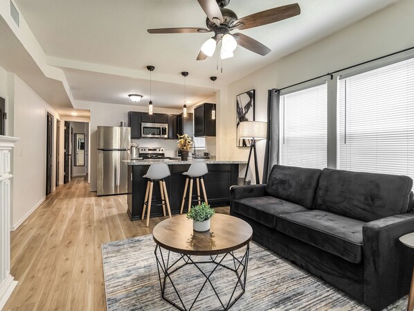 Smart TV, fireplace